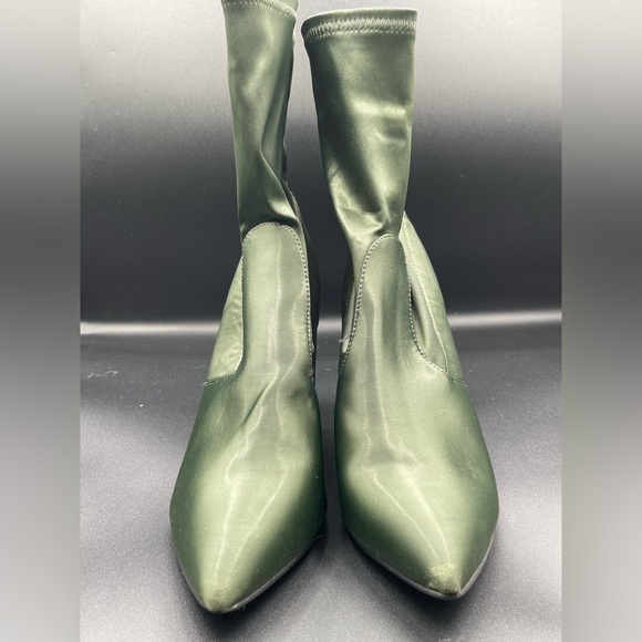 Charles Albert Green Heeled Boots Suede Minimalist Design - Picture 5 of 9